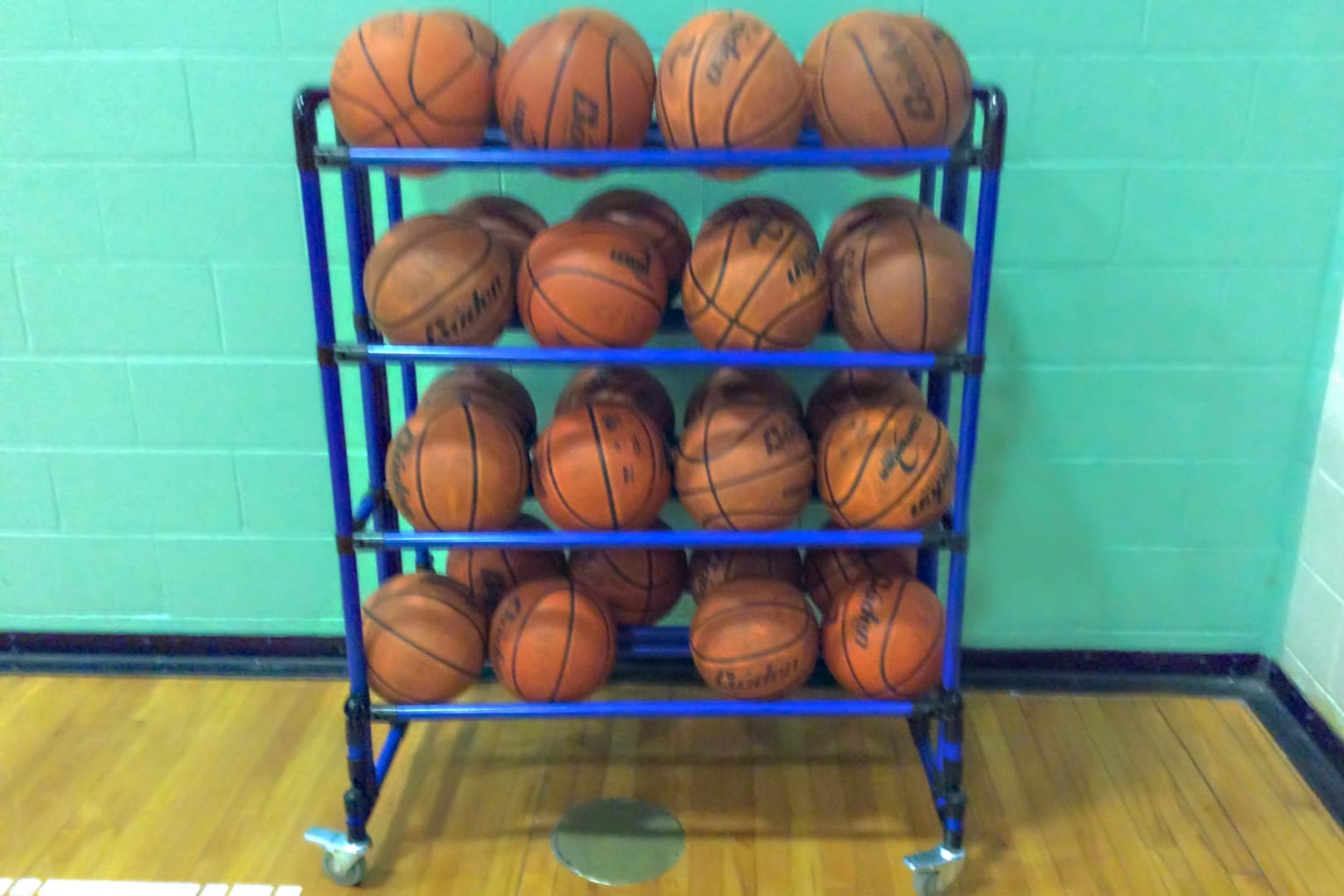 Gym maison tinktube DIY support ballon basketball 