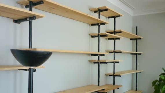 DIY Cuztomizable wall-mounted shelves