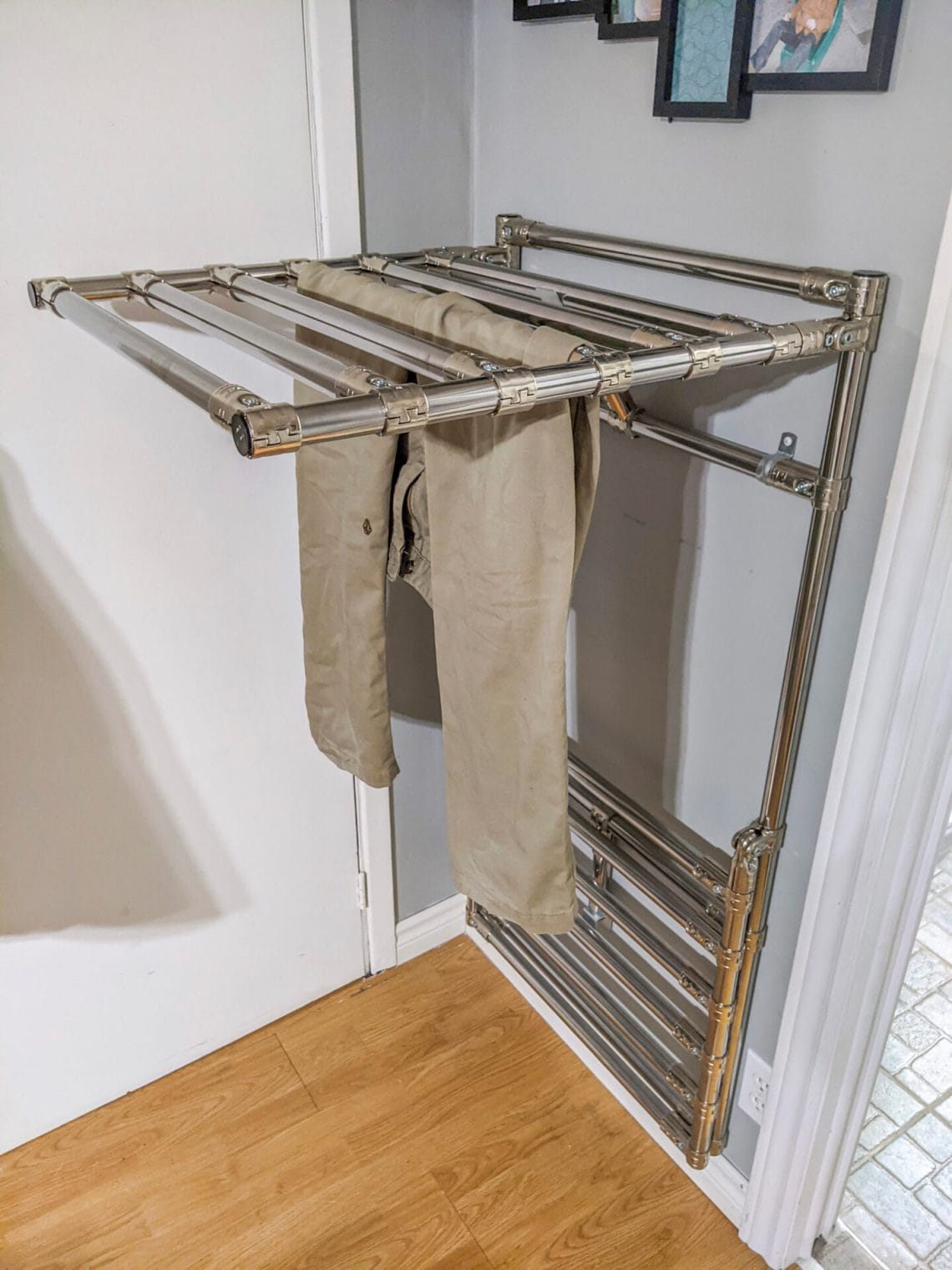 Wall-mounted clothes drying rack
