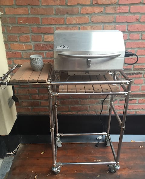 This image shows a DIY BBQ rack.