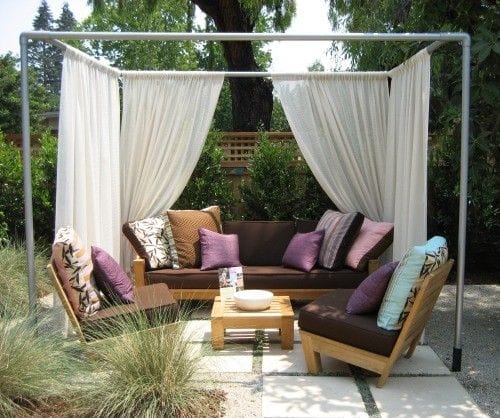 Cette image présente une Pergola DIY pour le patio.