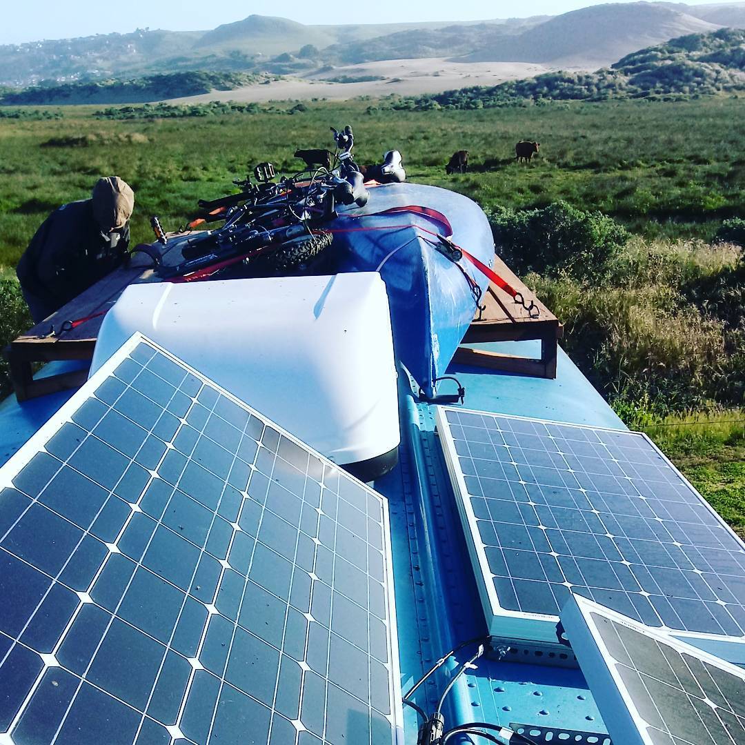 panneaux solaires pour un projet de conversion de van.