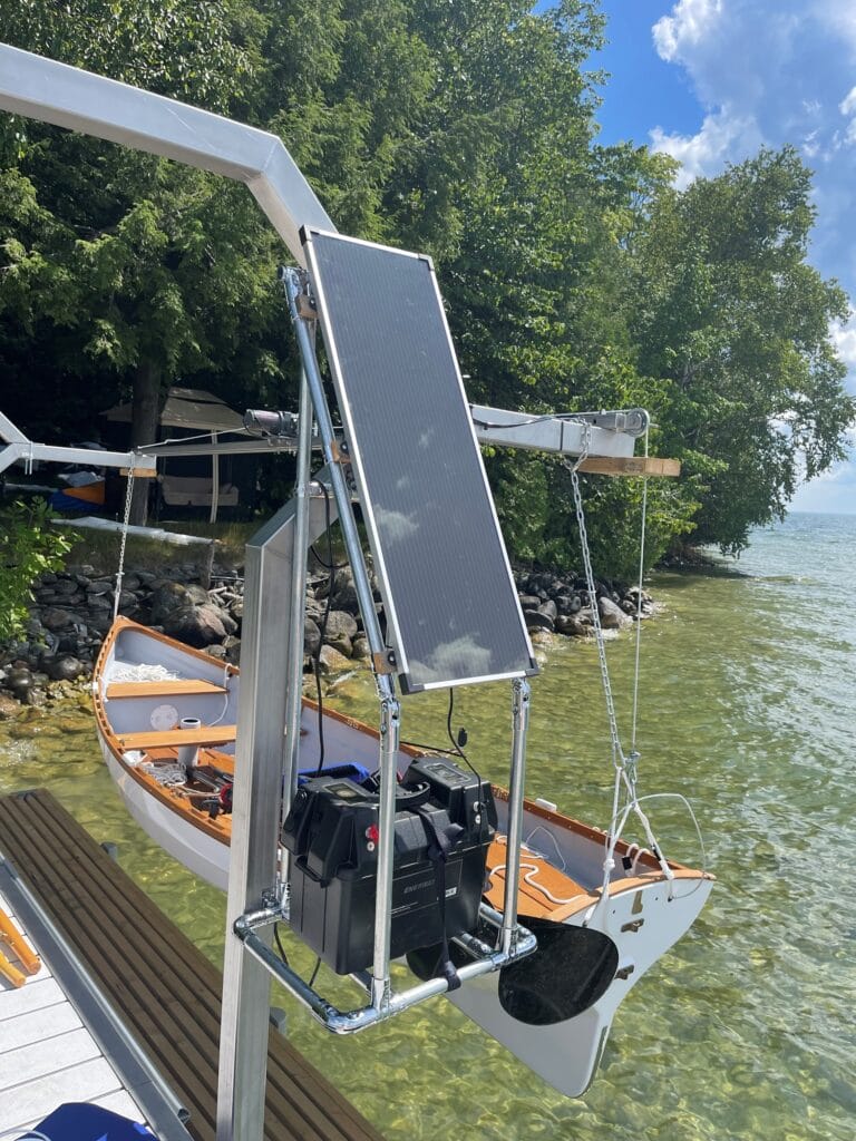 support à batterie et panneau solaire