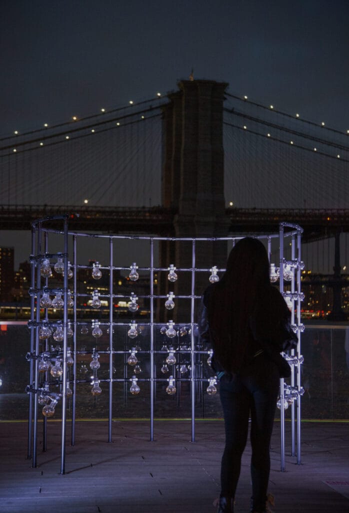 Beautiful deco with New-York bridge behind