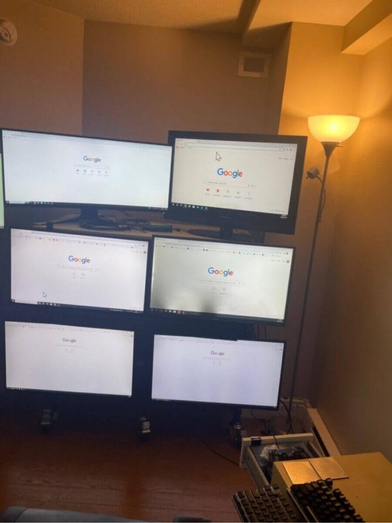 Multiple screens structure