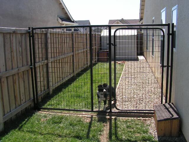 DIY outdoor dog kennel idea